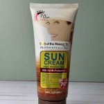 کرم ضد آفتاب بی رنگ وکالی SPF70 انواع پوست حجم 130 میلی‌لیتر
