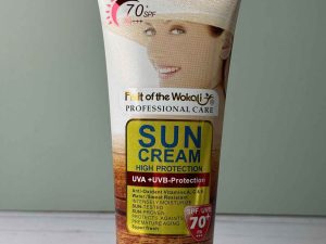 کرم ضد آفتاب بی رنگ وکالی SPF70 انواع پوست حجم 130 میلی‌لیتر