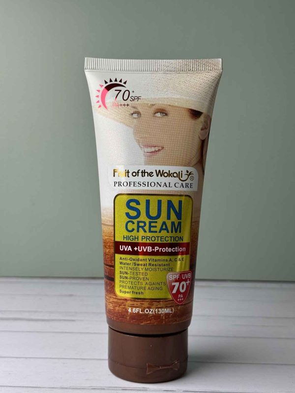 کرم ضد آفتاب بی رنگ وکالی SPF70 انواع پوست حجم 130 میلی‌لیتر