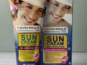 کرم ضدآفتاب بی رنگ وکالی SPF60 انواع پوست حجم 130 میلی‌لیتر