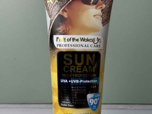 کرم ضد آفتاب بی رنگ وکالی SPF90 انواع پوست حجم 130 میلی‌لیتر