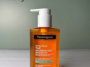 ژل شستشوی صورت ضد جوش نوتروژینا